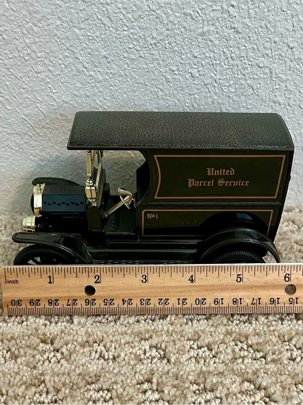 UPS 1913 Classic Car / Truck Ford United Parcel Service 1:25 Diecast Brown